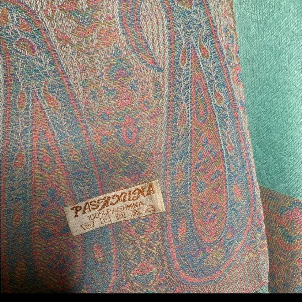 NWOT Beautiful Multi Colored Pashmina - Picture 4 of 5